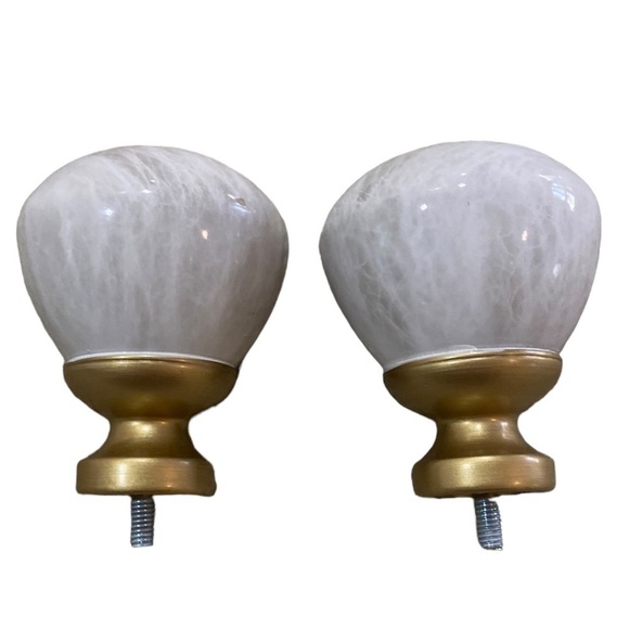 NWT pair of curtain finials in marble like finish & goldtone screw in - Picture 3 of 6